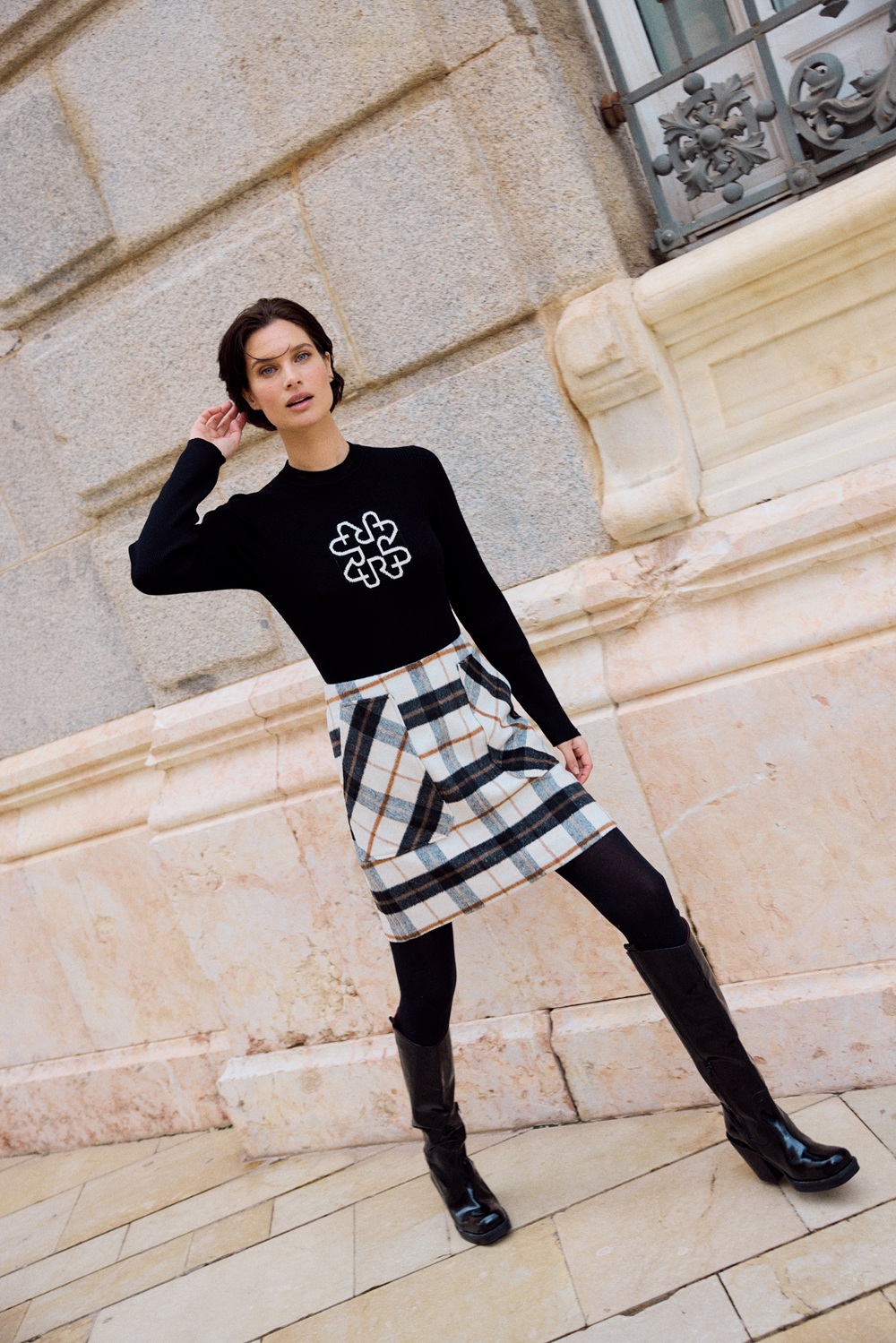 Katrin Uri - Monogram Genser - Black - Bilde 5