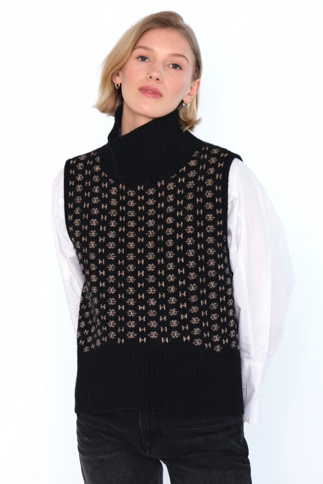 HÉST - Logo Vest - Black