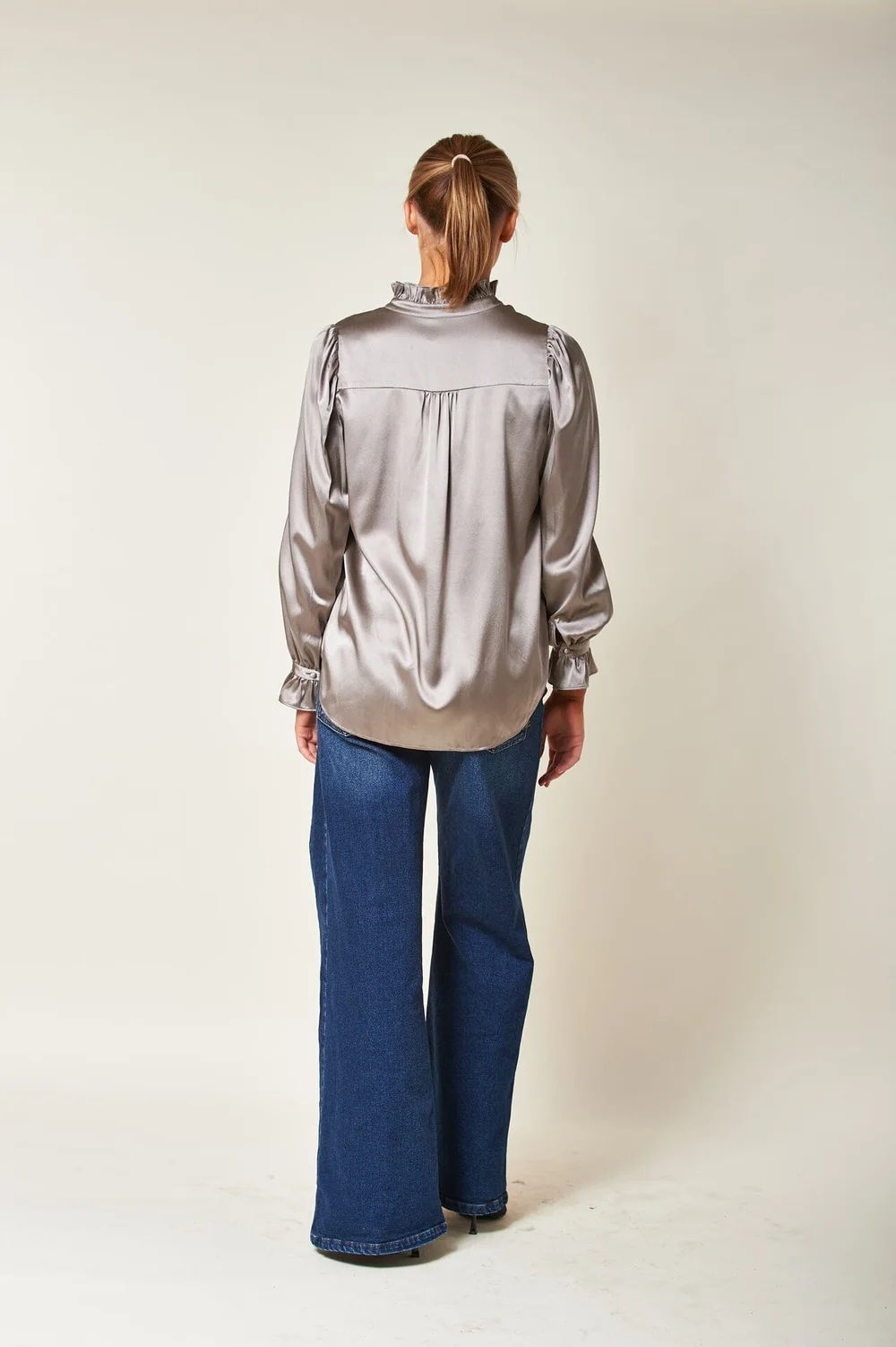 Arnie says - Vale Silke Bluse - Taupe - Bilde 2